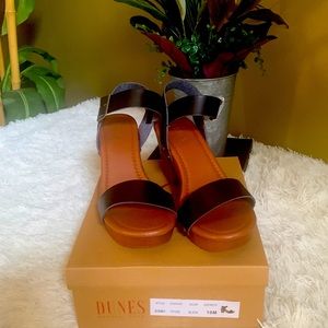 Brand New! Dunes women’s Sydney faux wood sandal